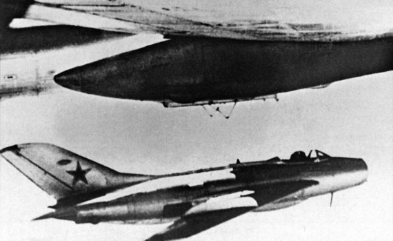 Иллюстрация к книге — Неизвестный "МиГ". Гордость советского авиапрома [i_091.jpg]