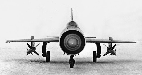 Иллюстрация к книге — Неизвестный "МиГ". Гордость советского авиапрома [i_099.jpg]