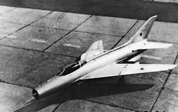 Иллюстрация к книге — Неизвестный "МиГ". Гордость советского авиапрома [i_103.jpg]