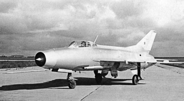 Иллюстрация к книге — Неизвестный "МиГ". Гордость советского авиапрома [i_107.jpg]