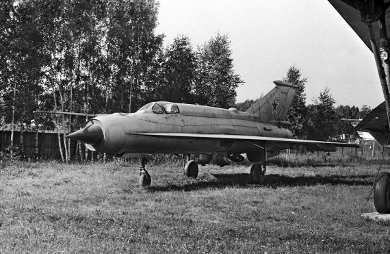 Иллюстрация к книге — Неизвестный "МиГ". Гордость советского авиапрома [i_115.jpg]