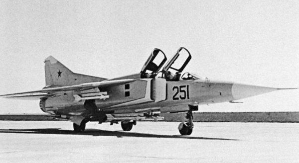 Иллюстрация к книге — Неизвестный "МиГ". Гордость советского авиапрома [i_128.jpg]