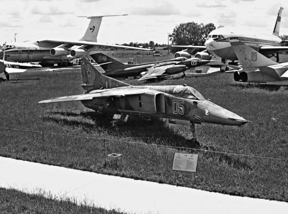 Иллюстрация к книге — Неизвестный "МиГ". Гордость советского авиапрома [i_136.jpg]