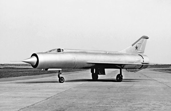 Иллюстрация к книге — Неизвестный "МиГ". Гордость советского авиапрома [i_137.jpg]