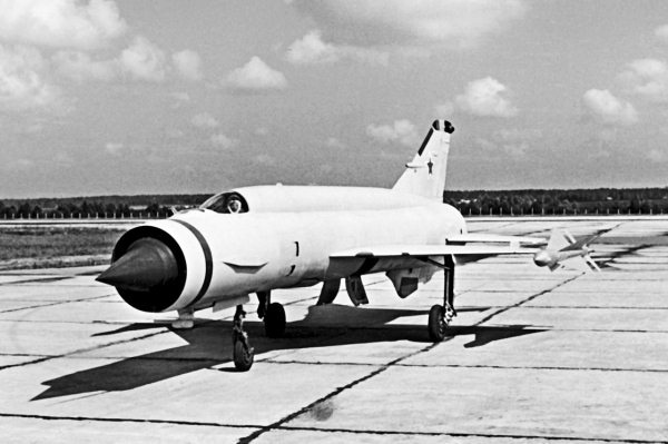 Иллюстрация к книге — Неизвестный "МиГ". Гордость советского авиапрома [i_143.jpg]