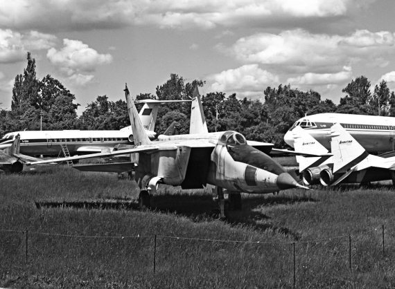 Иллюстрация к книге — Неизвестный "МиГ". Гордость советского авиапрома [i_149.jpg]