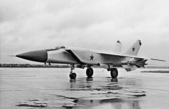 Иллюстрация к книге — Неизвестный "МиГ". Гордость советского авиапрома [i_151.jpg]