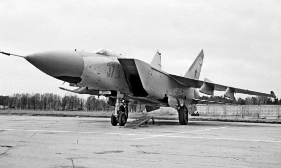 Иллюстрация к книге — Неизвестный "МиГ". Гордость советского авиапрома [i_153.jpg]