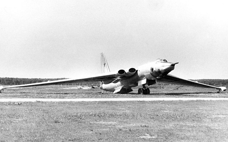 Иллюстрация к книге — Мясищев. Неудобный гений. Забытые победы советской авиации [i_074.jpg]