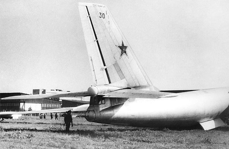 Иллюстрация к книге — Мясищев. Неудобный гений. Забытые победы советской авиации [i_076.jpg]