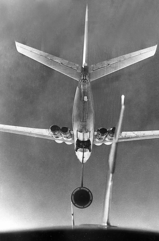 Иллюстрация к книге — Мясищев. Неудобный гений. Забытые победы советской авиации [i_082.jpg]