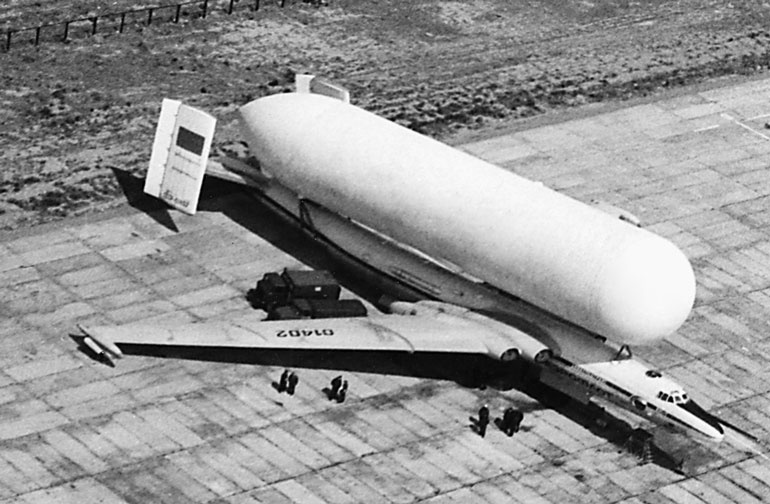 Иллюстрация к книге — Мясищев. Неудобный гений. Забытые победы советской авиации [i_087.jpg]