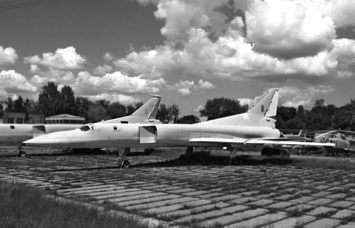 Иллюстрация к книге — Боевые самолеты Туполева [bsamtyp1_img_143.jpg]