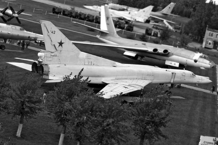 Иллюстрация к книге — Боевые самолеты Туполева [bsamtyp1_img_144.jpg]