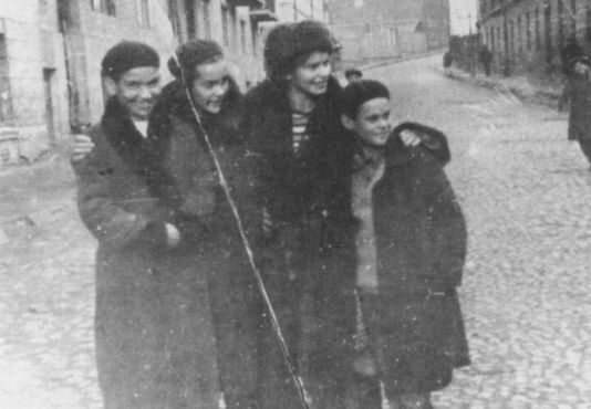 Иллюстрация к книге — Я видела детство и юность XX века [i_016.jpg]