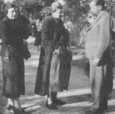 Иллюстрация к книге — Я видела детство и юность XX века [i_024.jpg]