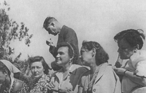 Иллюстрация к книге — Я видела детство и юность XX века [i_048.jpg]