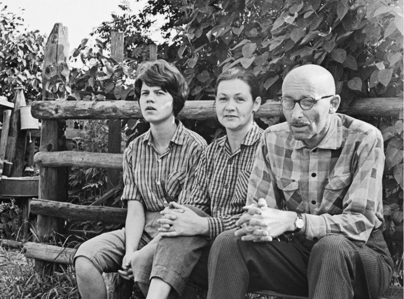 Иллюстрация к книге — Художник Оскар Рабин. Запечатленная судьба [b00000156.png.jpg]