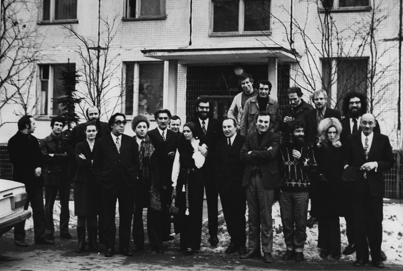 Иллюстрация к книге — Художник Оскар Рабин. Запечатленная судьба [b00000274.png.jpg]