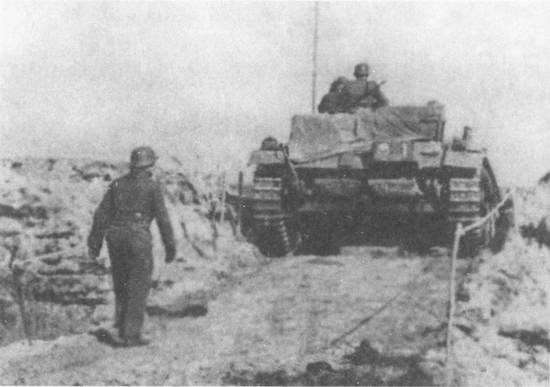 Иллюстрация к книге — Кровавый плацдарм. 49-я армия в прорыве под Тарусой и боях на реке Угре. 1941-1942 [i_015.jpg]