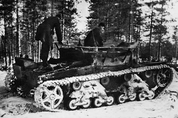 Иллюстрация к книге — Зимняя война: «Ломят танки широкие просеки» [block_001320_page_058_image_0001.jpg]