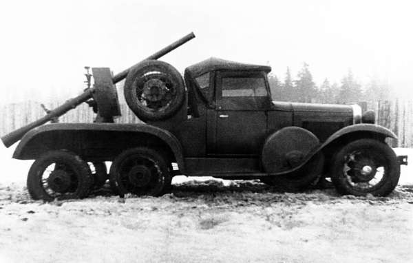 Иллюстрация к книге — Зимняя война: «Ломят танки широкие просеки» [block_001320_page_062_image_0001.jpg]