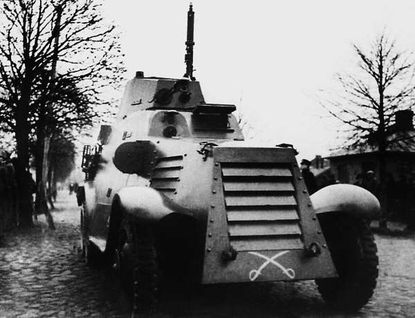 Иллюстрация к книге — Зимняя война: «Ломят танки широкие просеки» [block_001320_page_069_image_0001.jpg]