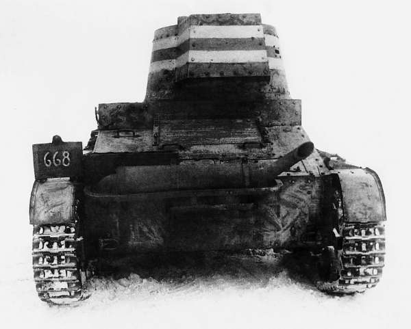 Иллюстрация к книге — Зимняя война: «Ломят танки широкие просеки» [block_001320_page_072_image_0001.jpg]