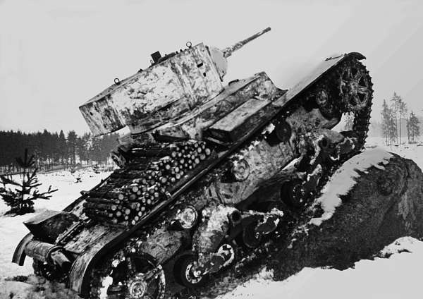 Иллюстрация к книге — Зимняя война: «Ломят танки широкие просеки» [block_001320_page_103_image_0001.jpg]