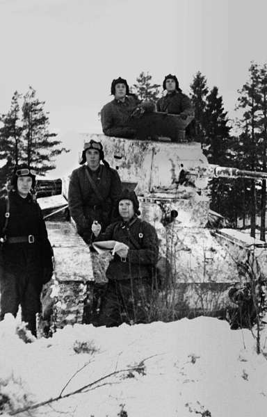 Иллюстрация к книге — Зимняя война: «Ломят танки широкие просеки» [block_001320_page_133_image_0001.jpg]