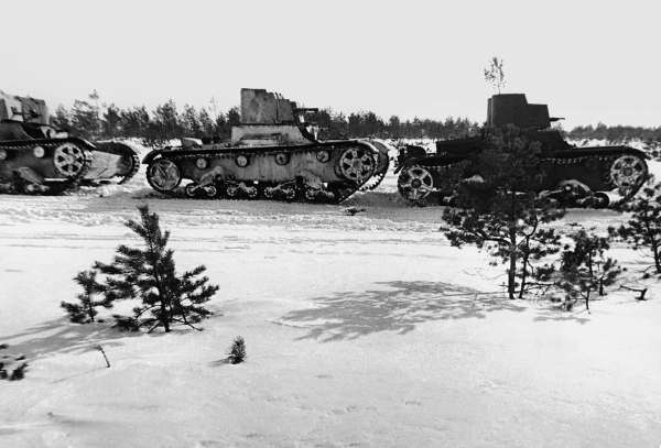 Иллюстрация к книге — Зимняя война: «Ломят танки широкие просеки» [block_001320_page_136_image_0001.jpg]