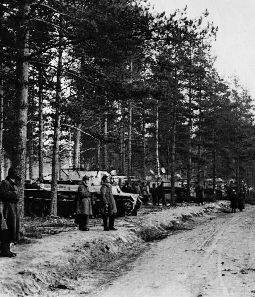 Иллюстрация к книге — Зимняя война: «Ломят танки широкие просеки» [block_001320_page_139_image_0001.jpg]