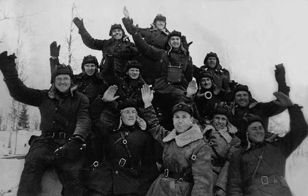 Иллюстрация к книге — Зимняя война: «Ломят танки широкие просеки» [block_001320_page_140_image_0001.jpg]