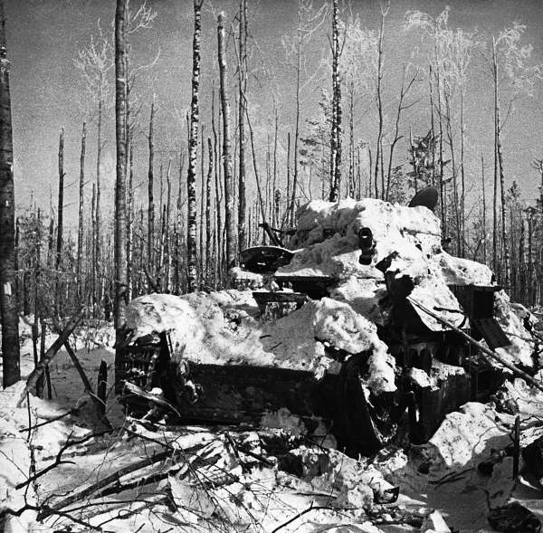 Иллюстрация к книге — Зимняя война: «Ломят танки широкие просеки» [block_001320_page_147_image_0001.jpg]