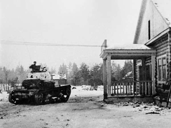 Иллюстрация к книге — Зимняя война: «Ломят танки широкие просеки» [block_001320_page_160_image_0001.jpg]