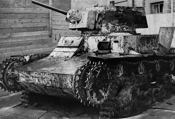 Иллюстрация к книге — Зимняя война: «Ломят танки широкие просеки» [block_001320_page_194_image_0001.jpg]