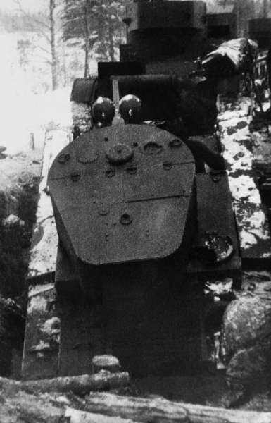 Иллюстрация к книге — Зимняя война: «Ломят танки широкие просеки» [block_001320_page_201_image_0001.jpg]