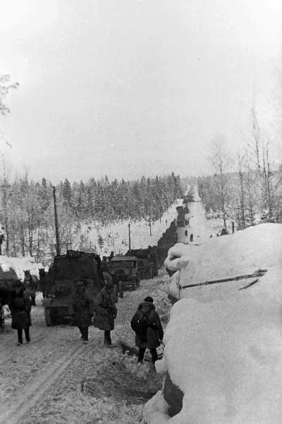 Иллюстрация к книге — Зимняя война: «Ломят танки широкие просеки» [block_001320_page_217_image_0001.jpg]