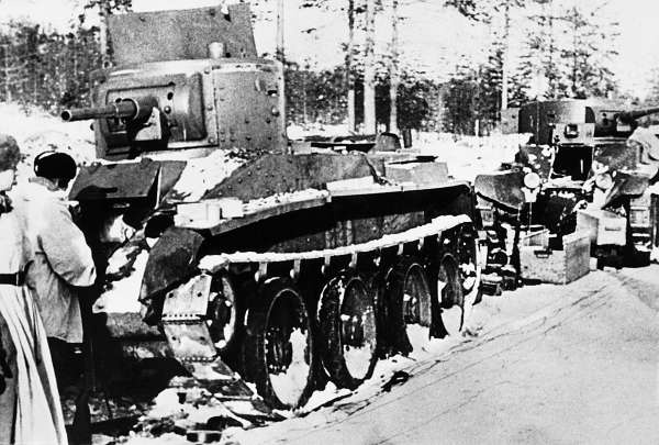 Иллюстрация к книге — Зимняя война: «Ломят танки широкие просеки» [block_001320_page_231_image_0001.jpg]
