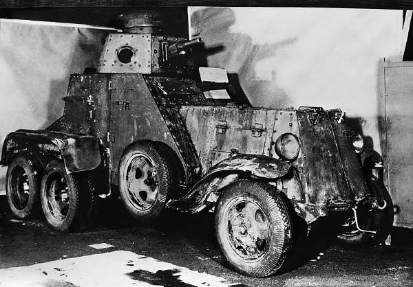 Иллюстрация к книге — Зимняя война: «Ломят танки широкие просеки» [block_001320_page_246_image_0001.jpg]