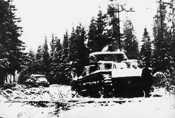 Иллюстрация к книге — Зимняя война: «Ломят танки широкие просеки» [block_001320_page_263_image_0001.jpg]