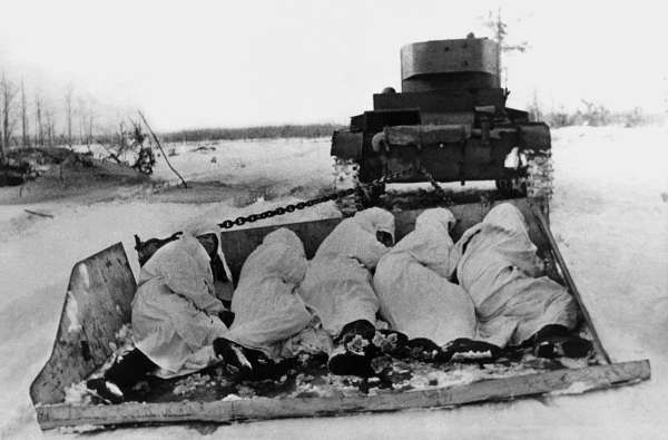 Иллюстрация к книге — Зимняя война: «Ломят танки широкие просеки» [block_001320_page_284_image_0001.jpg]