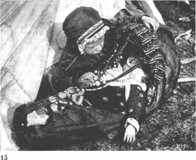 Иллюстрация к книге — Лапландцы. Охотники за северными оленями [i_071.jpg]