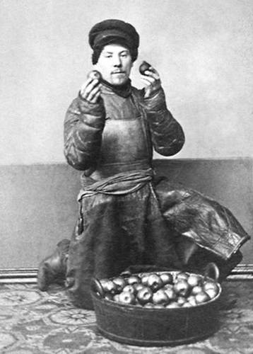 Иллюстрация к книге — Рестораны, трактиры, чайные. Из истории общественного питания в Петербурге. XVIII - начало XX века [i_006.jpg]