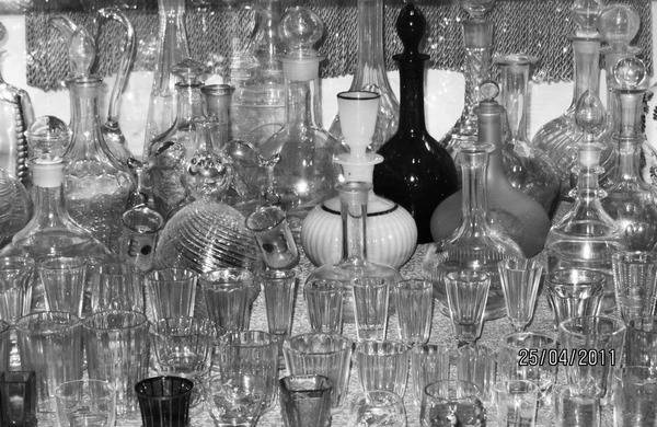 Иллюстрация к книге — Рестораны, трактиры, чайные. Из истории общественного питания в Петербурге. XVIII - начало XX века [i_061.jpg]