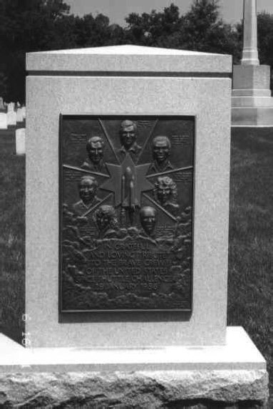 Иллюстрация к книге — Секреты американской космонавтики [i_098.jpg]