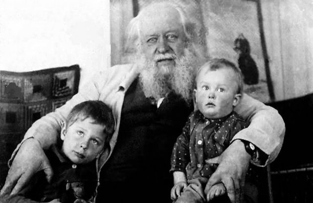 Иллюстрация к книге — Мемуарески [i_015.jpg]