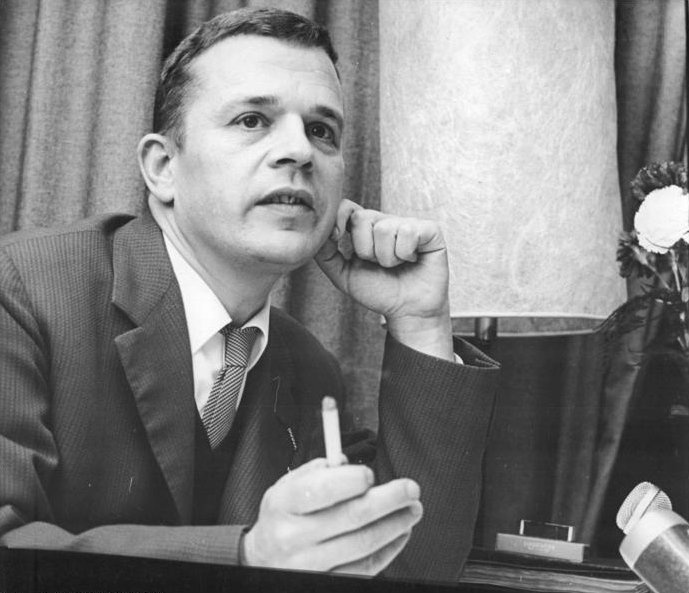 Иллюстрация к книге — Мемуарески [i_019.jpg]