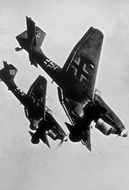 Иллюстрация к книге — &quot;Штукас&quot;. Асы Блицкрига в бою [autogen_ebook_id0.jpg]