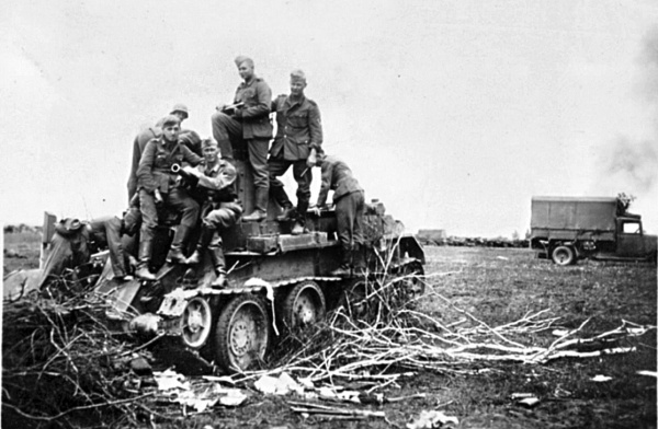 Иллюстрация к книге — Уманский &quot;котел&quot;. Трагедия 6-й и 12-й армий [i_024.jpg]